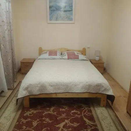 Медовий Двір Bed & Breakfast Izky